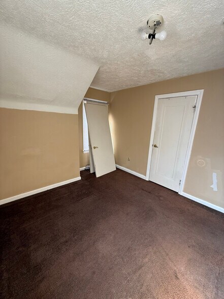 Building Photo - 3549 E 104th St