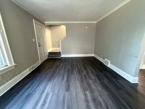 Building Photo - 3 BED 1 BATH BEAUTIFUL HOME IN CLEVELAND!