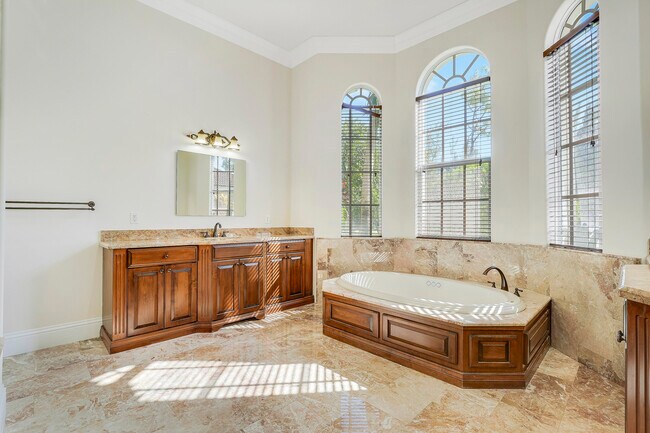 Building Photo - 11985 Carnegie Pl