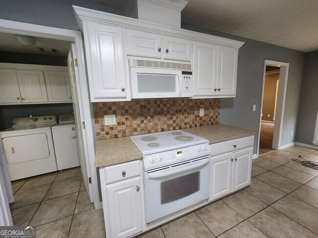 Building Photo - 7168 Village Loop