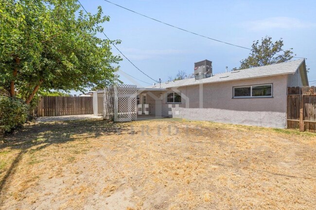 Building Photo - 905 Castro Ln