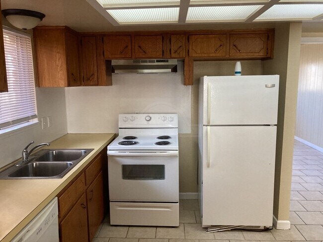 Building Photo - 1814 Crestridge Dr