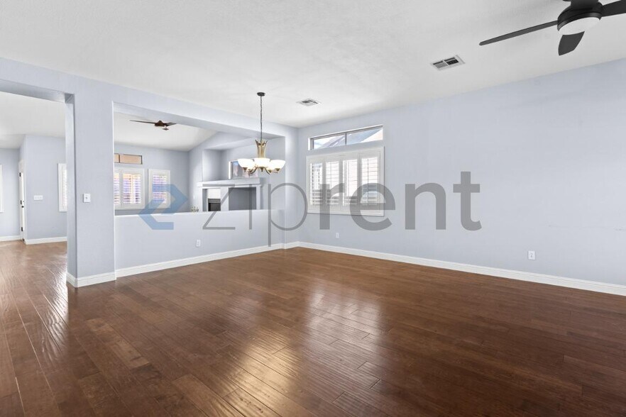 Building Photo - Unit