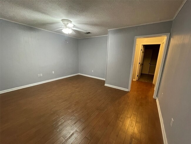 Building Photo - 2619 Oleander Dr