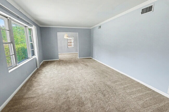 Building Photo - 2822 Sumter Ave