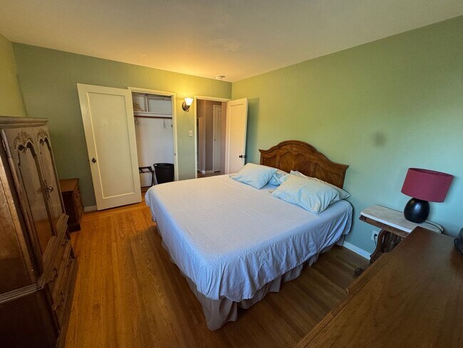 Building Photo - Fully Furnished 3BED/2BATH SFH For Rent in the Desirable City of San Leandro, Ca!!!!