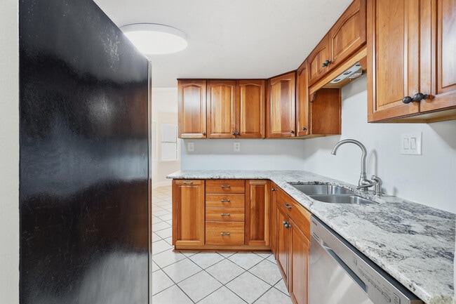 Building Photo - 120 Dyer St