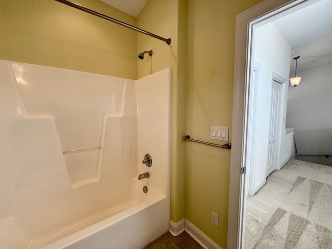 Building Photo - Ready 04-01-26! A Shadowlawn Condo w/Rooftop Deck - 3 Primary Suites - Outdoor Shower - Pet Frien...