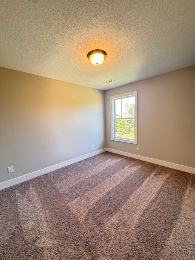 Building Photo - Maryville 37803 - Brand New 4 bedroom, 2.5 bath home - Contact Jackie Mills (865) 748-2851