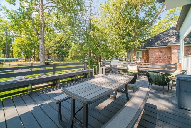 Building Photo - 3103 Hemingway Dr