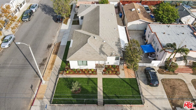 Building Photo - 1160 N Fries Ave