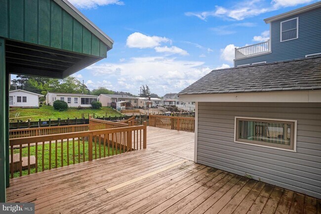 Building Photo - 9 Admiral Dr