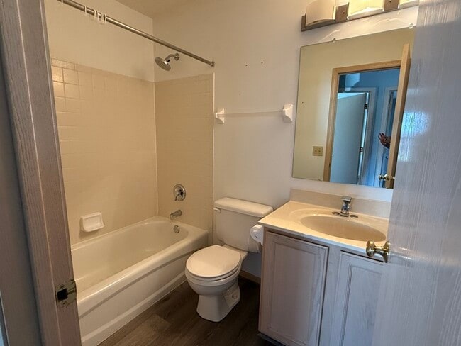 Building Photo - 3 Bed, 2 Bath Home in Pickerington Schools!