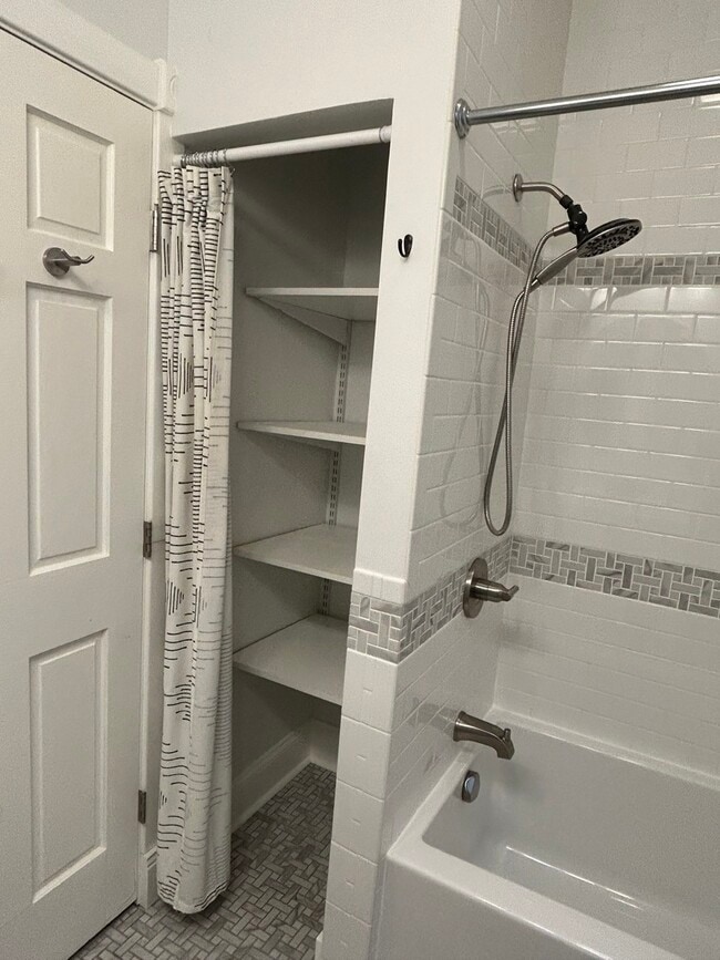 Building Photo - 1926 W Warner Ave