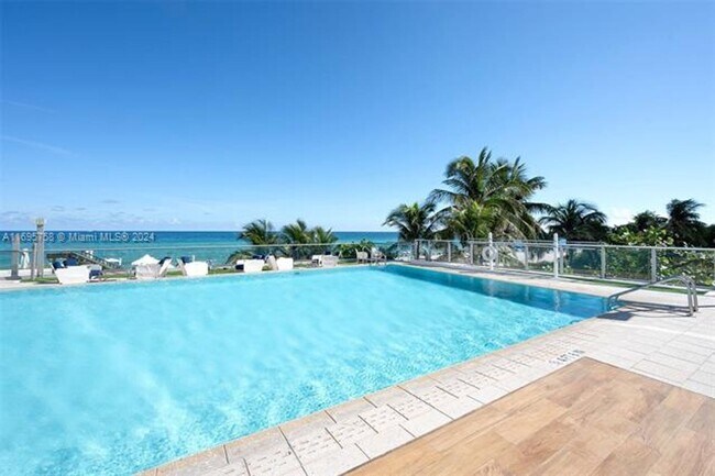 Building Photo - 17475 Collins Ave
