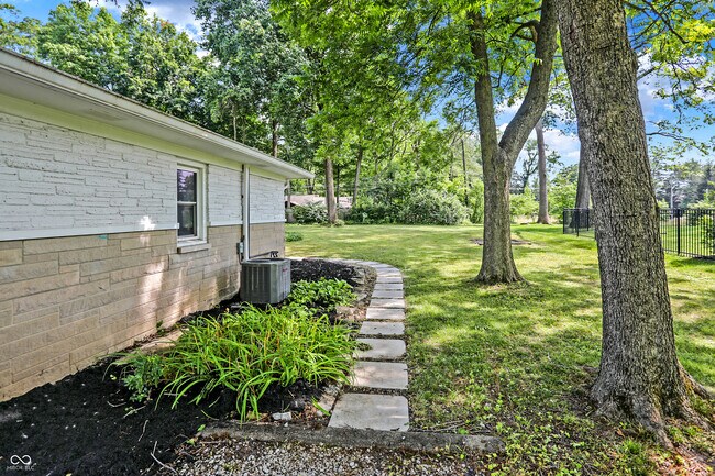Building Photo - 3315 Beech Dr