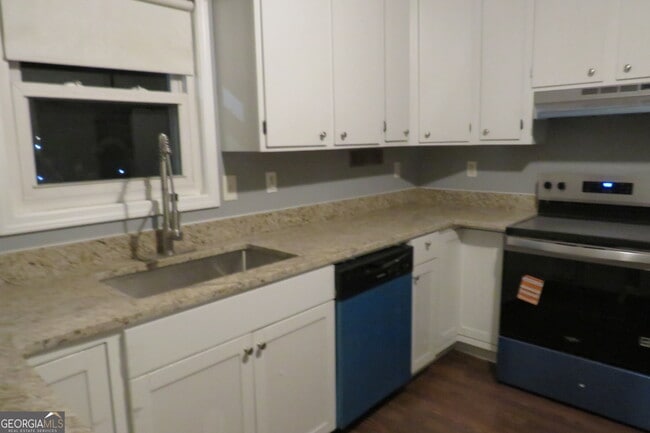 Building Photo - 1105 Hampton Rd