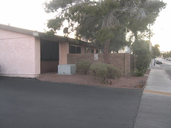 Building Photo - 4310 Caliente St