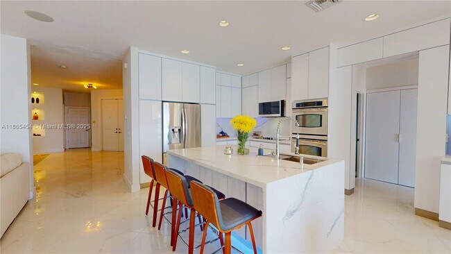 Building Photo - 5092 SW 173rd Ave