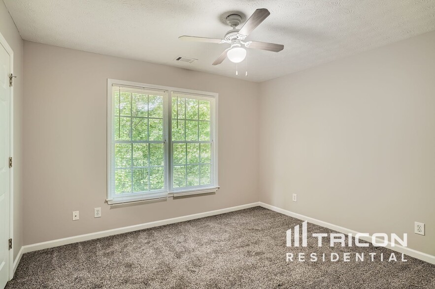 Building Photo - 219 Sable Trace Dr