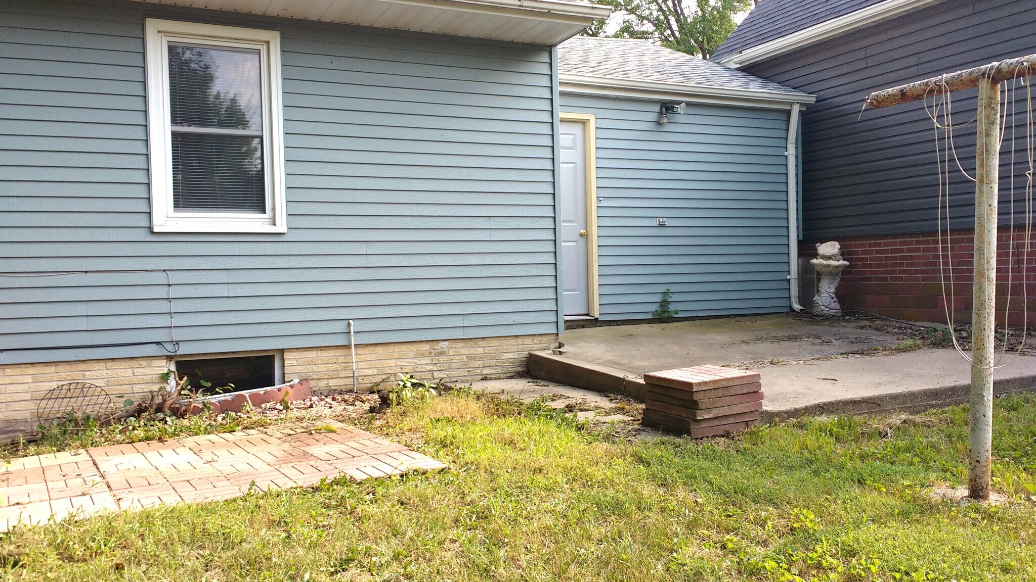 A small patio rests behind the garage. - 1624 elmhurst ave