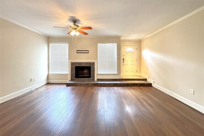 Building Photo - 1083 Country Pl Dr