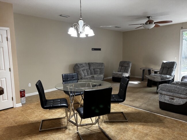 Building Photo - 6844 Misty View Dr