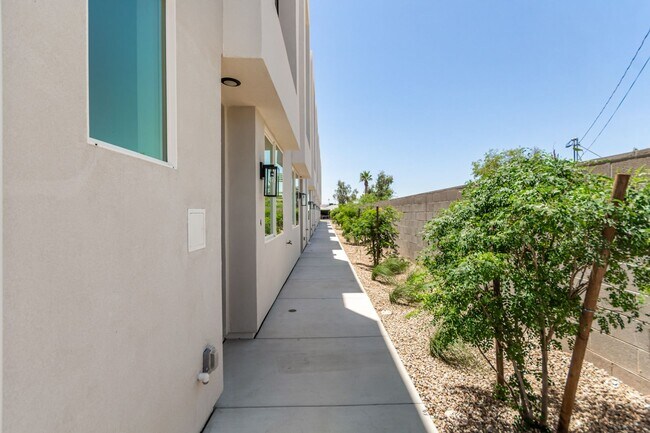 Building Photo - A629
