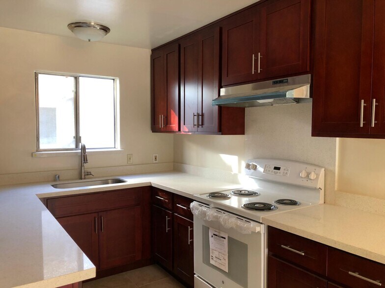 Kitchen - 872 Gallatin Dr