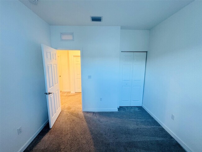 Building Photo - 1606 SW 28th Ct