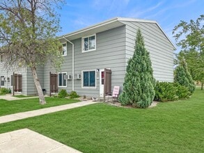 Building Photo - Holiday Village