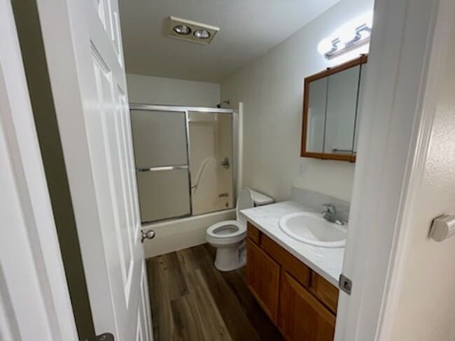 Building Photo - **AVAILABLE SOON** 3 Bedroom RANCH STYLE i...