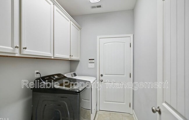 Building Photo - 40 Newman Ln