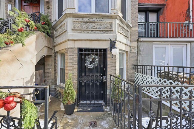 Building Photo - 535 Bloomfield St