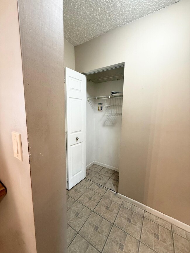 Building Photo - 930 SW 9th St Cir