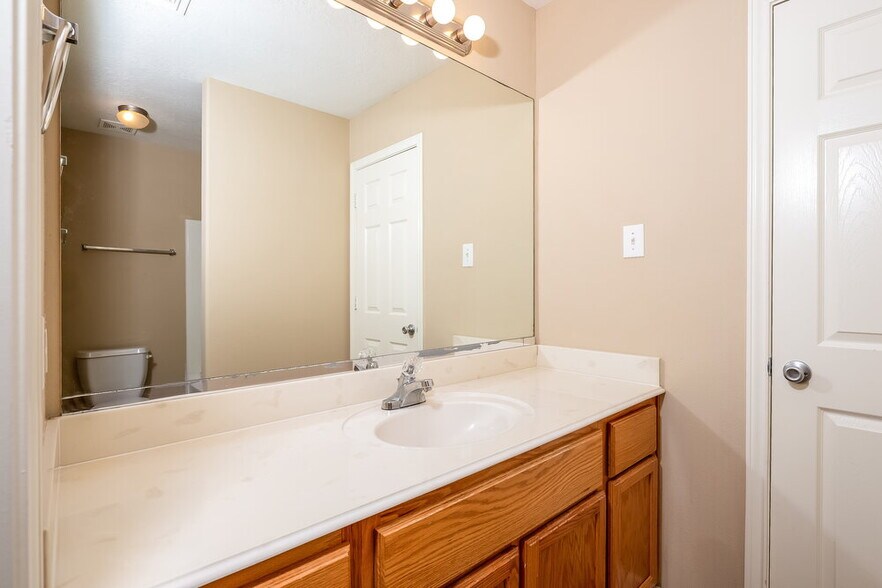 Building Photo - 1014 Vera Cruz Dr