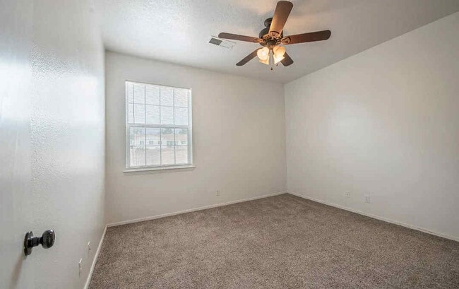 Building Photo - 2436 Manzano Loop NE