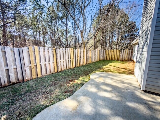 Building Photo - Beautiful Home with Fenced Backyard Near UGA Vet School