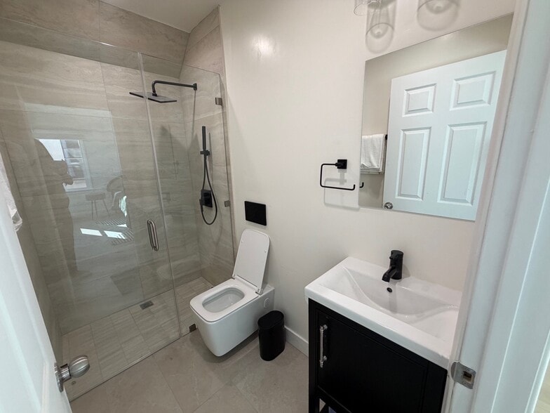 Building Photo - 1546 S Ogden Dr