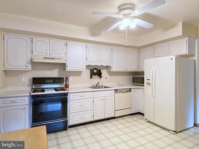 Building Photo - 3300 Upton Rd