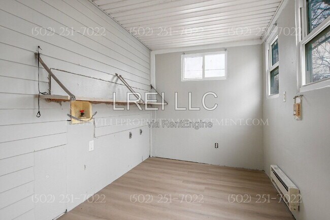 Building Photo - 1747 E Oak St