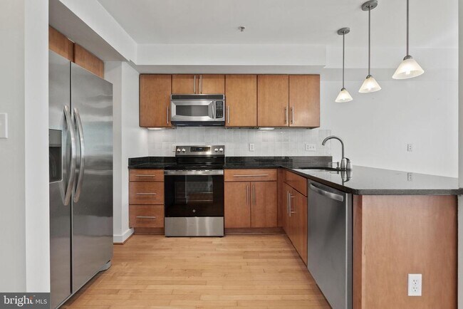 Building Photo - 1524 Independence Ave SE