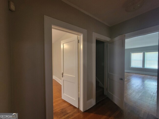 Building Photo - 644 Kennolia Dr SW
