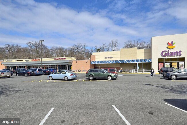 Building Photo - 2820 1st Rd N