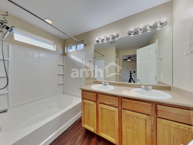 Building Photo - 469 Hayloft Way