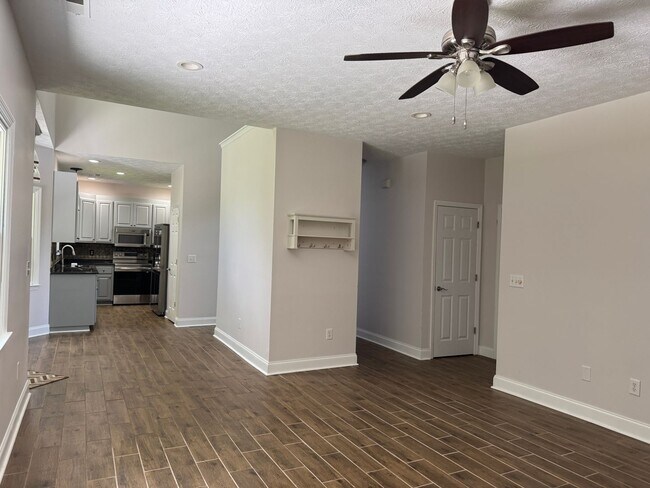 Building Photo - 116 Realini Dr