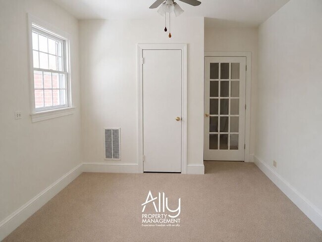 Building Photo - 1605 Cambridge Cir