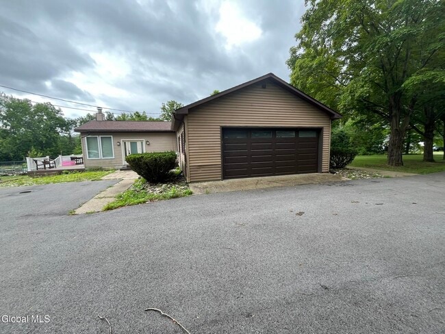 Building Photo - 656 Sacandaga Rd