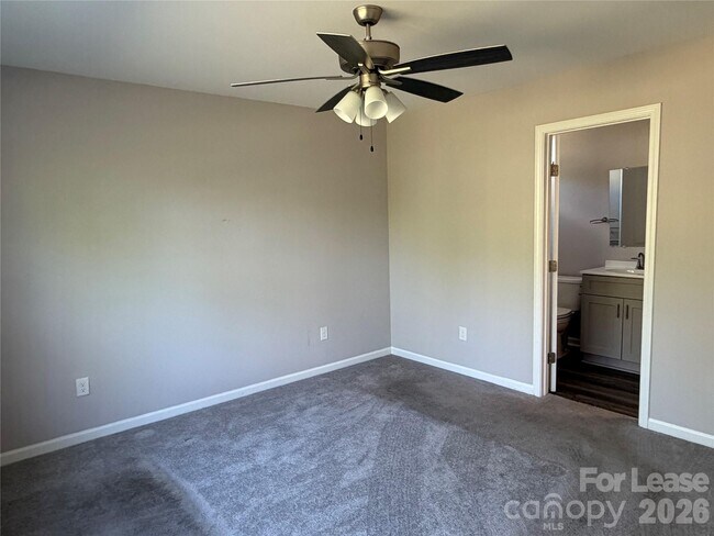 Building Photo - 408 S Elm St