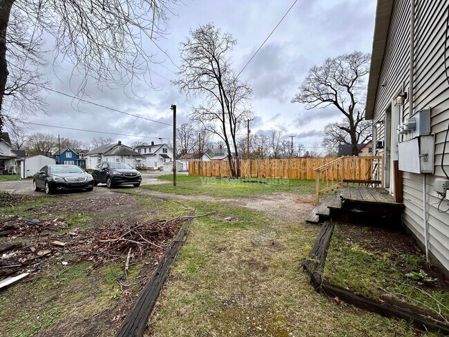 Building Photo - 1461 Leahy St